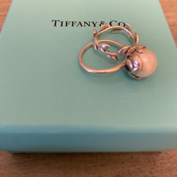 Tiffany olive leaf pearl ring and olive leaf band ring - Picture 9 of 9